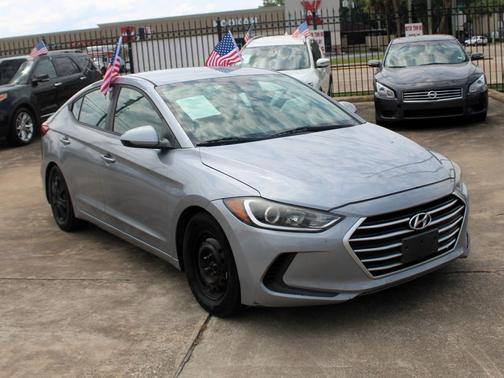 Gray 2017 Hyundai ELANTRA SE