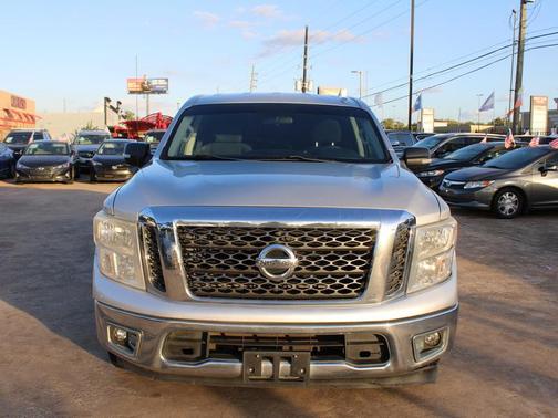 2017 Nissan Titan SV