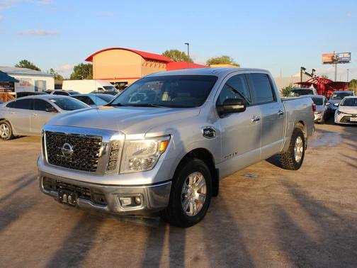 2017 Nissan Titan SV