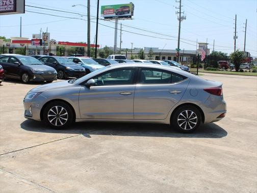 2020 Hyundai ELANTRA SE