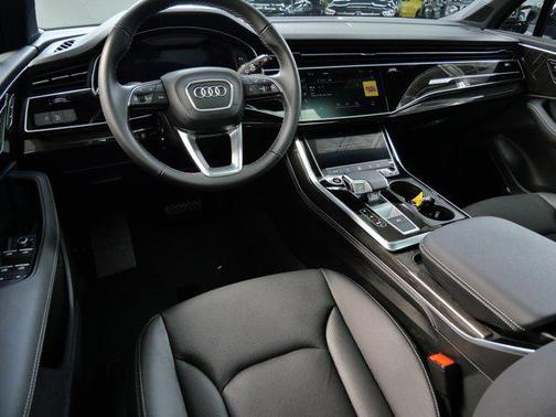 2025 Audi Q7 45 Premium Plus
