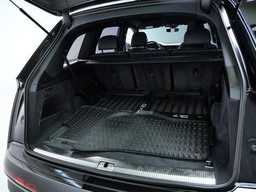 2025 Audi Q7 45 Premium Plus