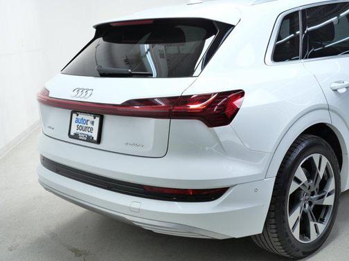 2021 Audi e-tron Prestige
