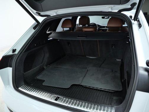 2021 Audi e-tron Prestige