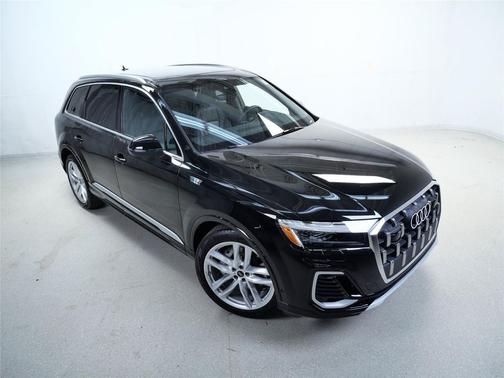 2025 Audi Q7 55 Premium Plus