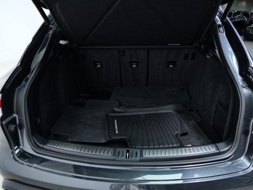 2022 Porsche Macan Base