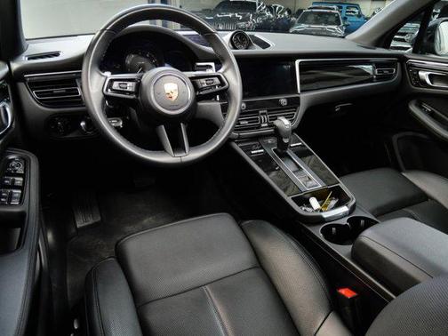 2022 Porsche Macan Base