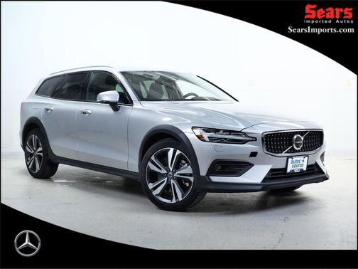 2025 Volvo V60 Cross Country B5 Plus
