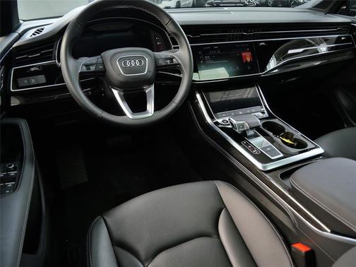 2025 Audi Q7 45 Premium Plus
