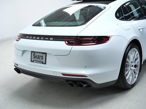 2019 Porsche Panamera 4