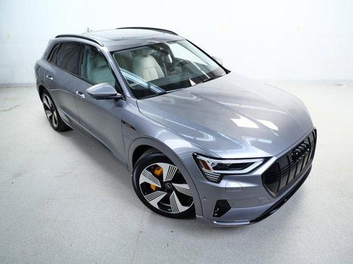 2022 Audi e-tron Premium Plus