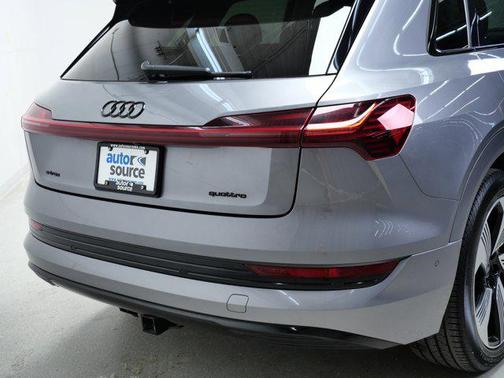 2022 Audi e-tron Premium Plus
