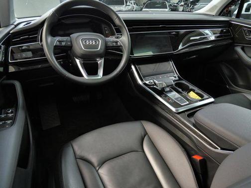 2023 Audi Q7 45 Premium Plus