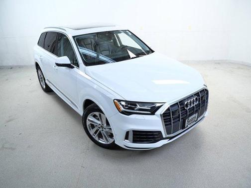 2023 Audi Q7 45 Premium Plus