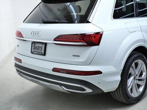 2023 Audi Q7 45 Premium Plus
