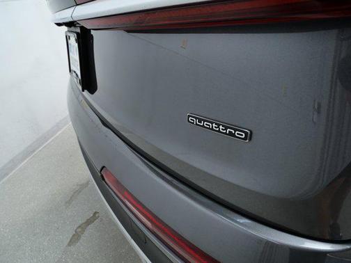 2022 Audi Q7 55 Premium Plus