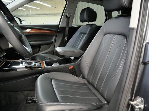 2023 Audi Q5 45 S line Premium