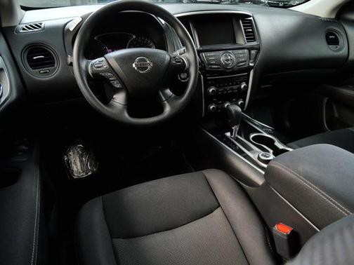 2017 Nissan Pathfinder S