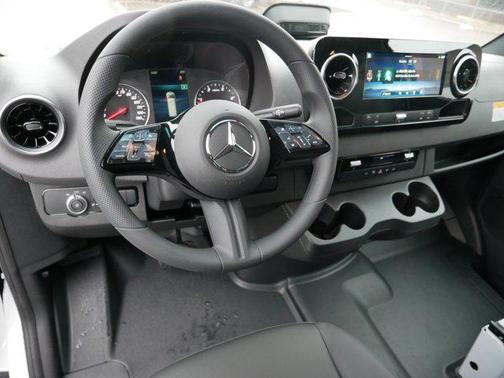 2025 Mercedes-Benz Sprinter 2500 Standard Roof