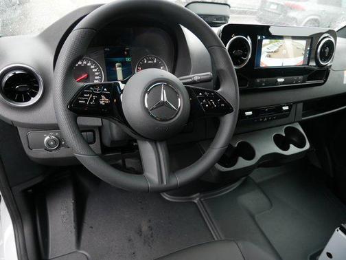 2025 Mercedes-Benz Sprinter 2500 Standard Roof