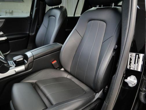 Black 2022 Mercedes-Benz GLB 250 4MATIC