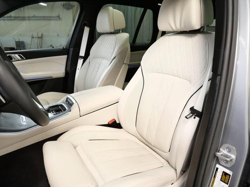 Skyscraper Grey Metallic 2026 BMW X5 xDrive40i