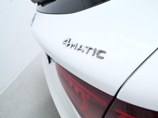 White 2022 Mercedes-Benz GLC 300 4MATIC