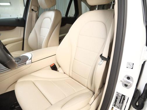 White 2022 Mercedes-Benz GLC 300 4MATIC