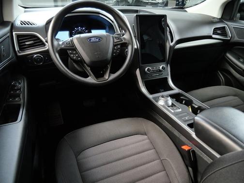 Agate Black Metallic 2022 Ford Edge SE