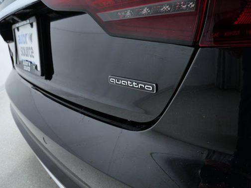 Mythos Black Metallic 2023 Audi A4 45 S line Premium