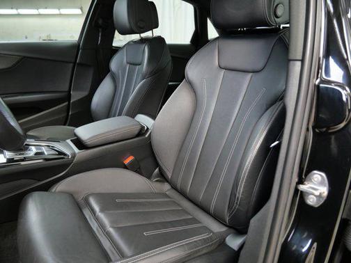 Mythos Black Metallic 2023 Audi A4 45 S line Premium