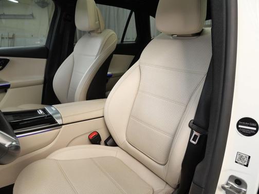 MANUFAKTUR Diamond White Metallic 2023 Mercedes-Benz GLC 300 4MATIC