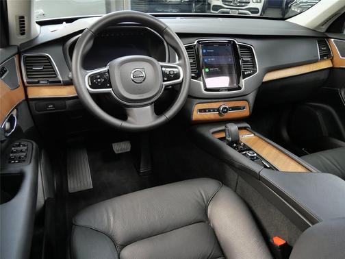 2025 Volvo XC90 B6 Plus 7-Seater