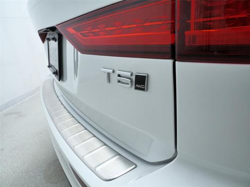 2022 Volvo V60 Cross Country T5