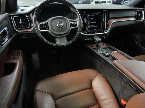 2022 Volvo V60 Cross Country T5