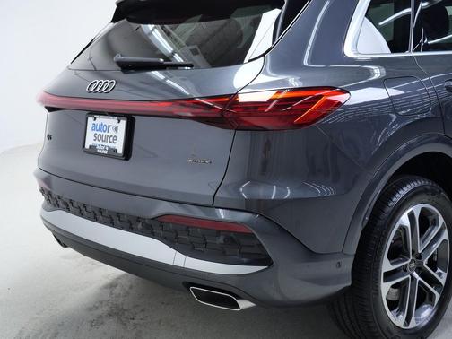 Tambora Gray Metallic 2025 Audi Q5 Premium TFSI quattro S tronic