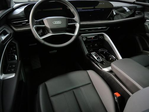 Tambora Gray Metallic 2025 Audi Q5 Premium TFSI quattro S tronic