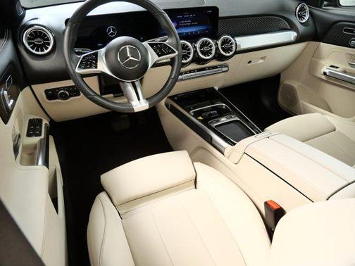 MANUFAKTUR Patagonia Red Metallic 2026 Mercedes-Benz GLB 250 4MATIC