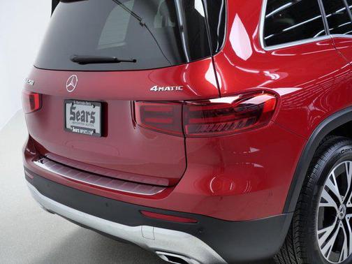 MANUFAKTUR Patagonia Red Metallic 2026 Mercedes-Benz GLB 250 4MATIC