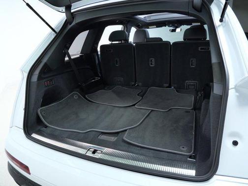 2025 Audi Q7 45 Premium Plus