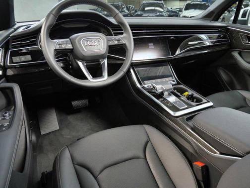 2025 Audi Q7 45 Premium Plus
