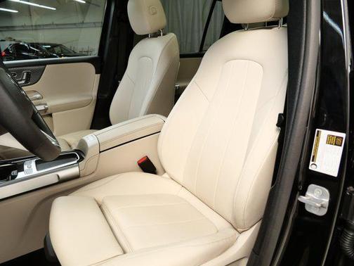 Night Black 2025 Mercedes-Benz GLB 250 4MATIC
