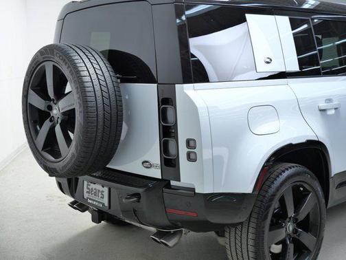 2023 Land Rover Defender 110 V8