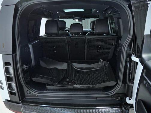 2023 Land Rover Defender 110 V8