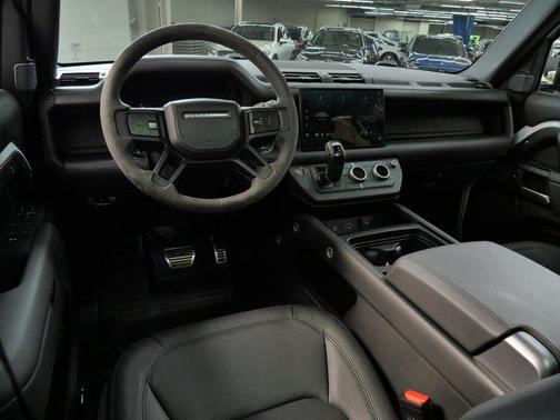2023 Land Rover Defender 110 V8