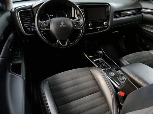 2020 Mitsubishi Outlander SE