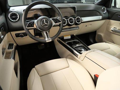 2025 Mercedes-Benz GLB 250 4MATIC