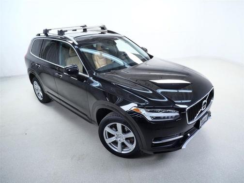 2016 Volvo XC90 Hybrid T8 Momentum