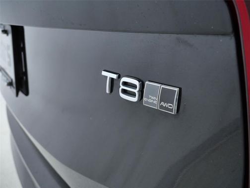 2016 Volvo XC90 Hybrid T8 Momentum