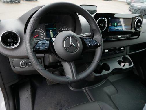 2025 Mercedes-Benz Sprinter 2500 Standard Roof